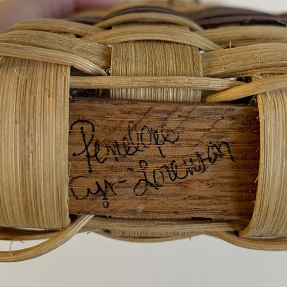 Wicker Hanging Wall Basket Brown Made in Alaska Signed with a Crab - Picture 4 of 8